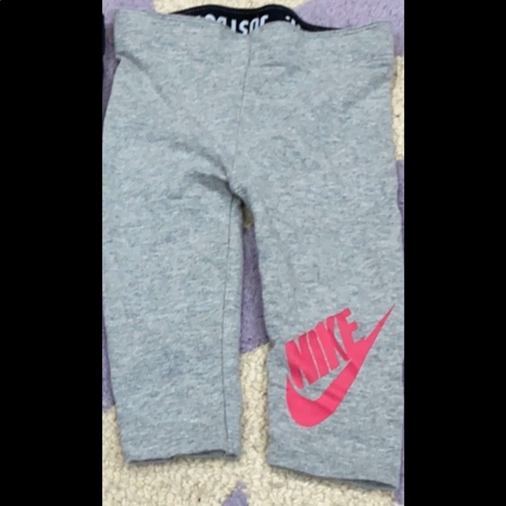 Infant grey Nike leggings w/pink check